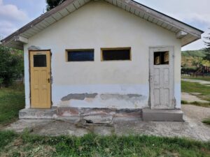 Educație cu demnitate: Ajută-ne să aducem toaletele din fundul curții în interiorul școlii din Stejari